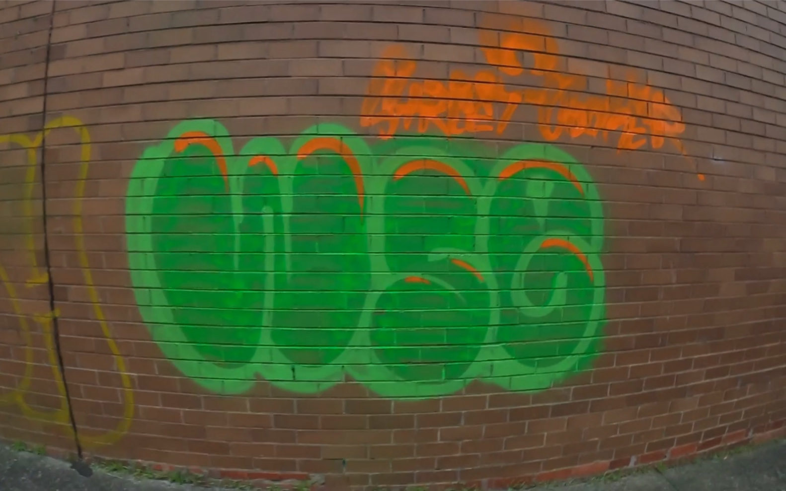 围山涂鸦小伙街头涂鸦炸街throwups教程完整视频