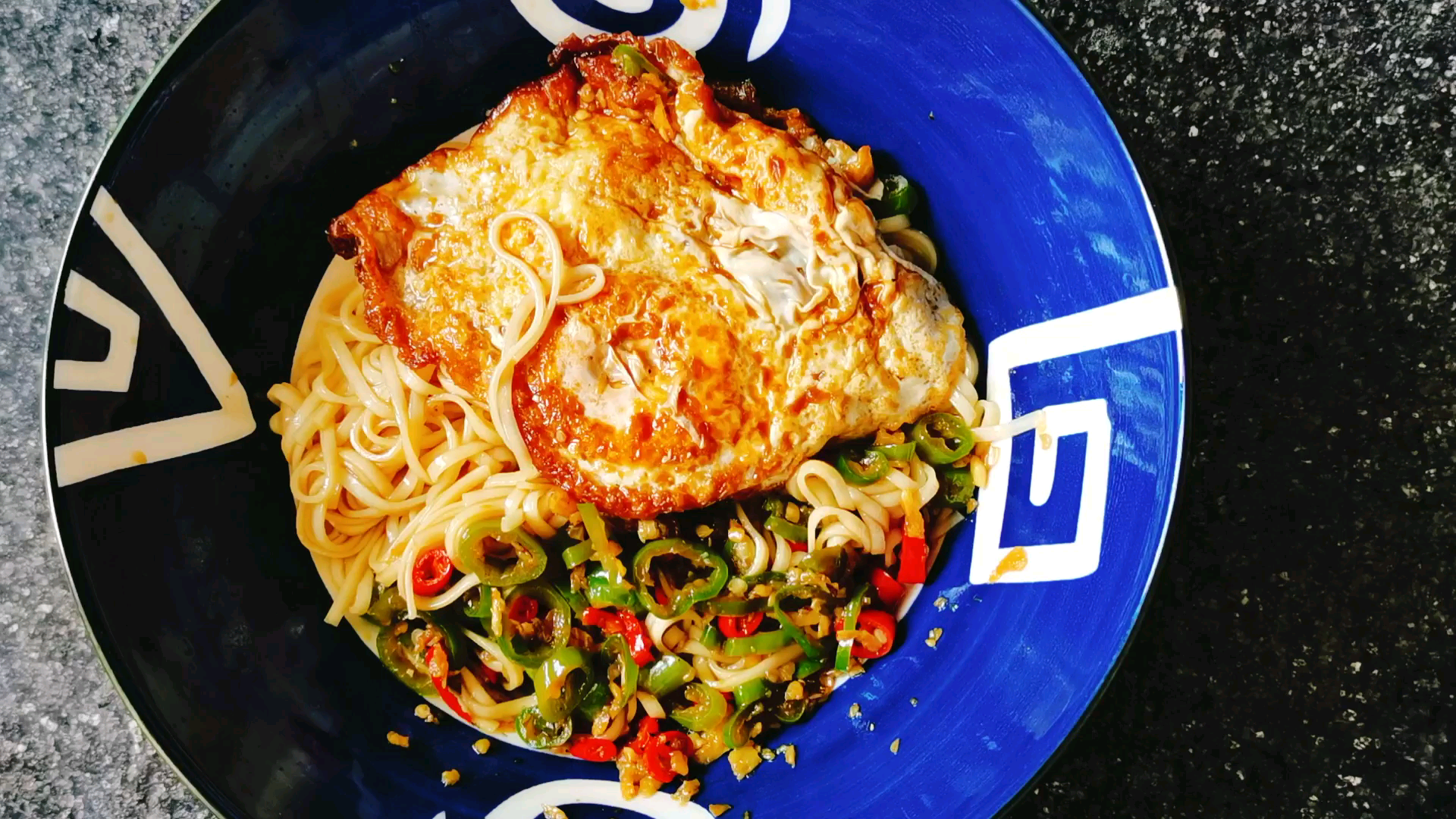 辣党友好《荷包蛋香辣素椒拌面》