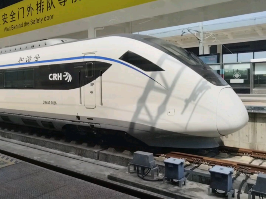 广东城际广州莲花山站列车进出站,(c7920进站,c6863进出站,c6826进站)