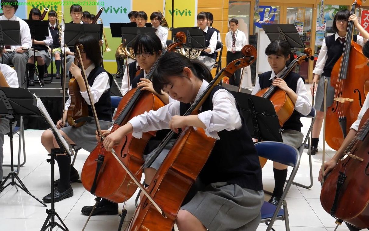 [图]高中生演奏 苏佩 诗人与农夫序曲 超市演奏会