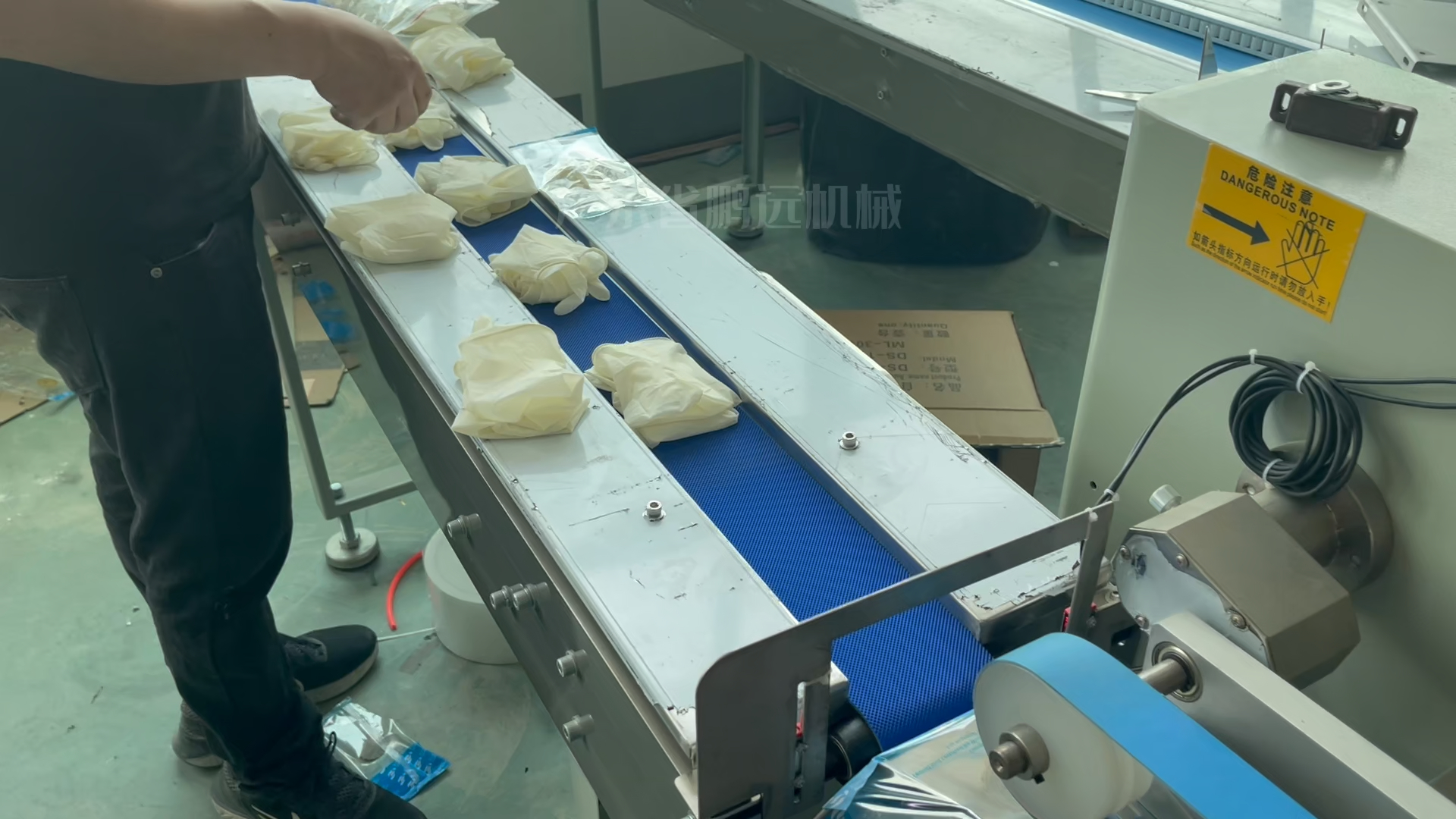 包装机 一次性医用橡胶检查手套乳胶手套包装机日用劳保手套包装机械