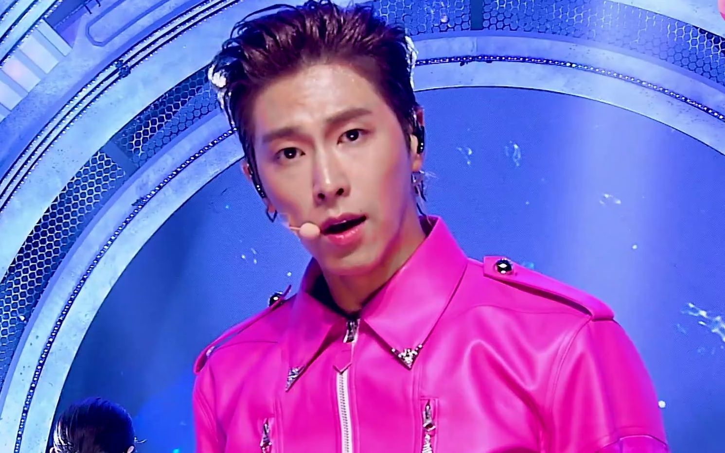 人气歌谣_一镜到底ver-郑允浩follow_哔哩哔哩_bilibili