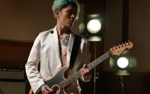 Video herunterladen: 【发时达乐器】Miyavi 弹奏Fender 美产电木两用Acoustasonic Stratocaster