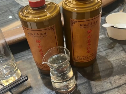 喝完酒后的酒瓶子照片图片