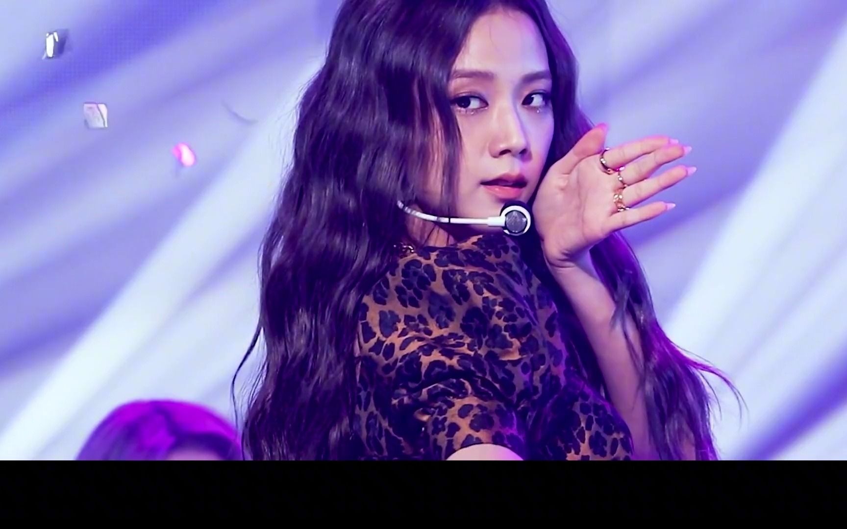 blackpink门面jisoo,路人都羡慕的神仙颜值,还被嘲没存在感
