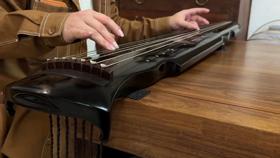 老青桐宣和式古琴精选老青桐料精斫,音色温润松透,下沉细腻,老青桐的