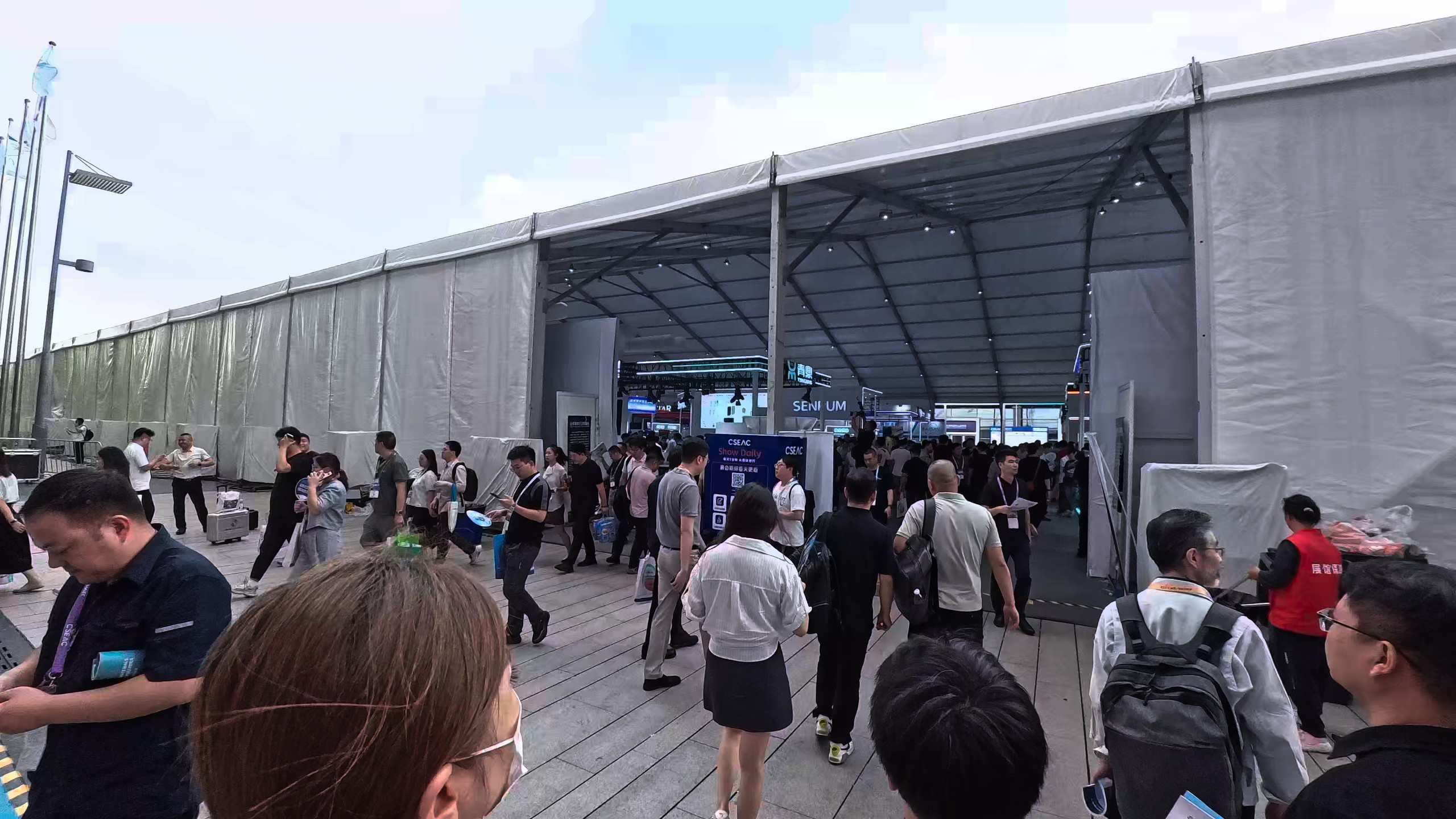 大二在读，家里做PCB耗材去无锡看了场半导体展看得半懂不懂，但挺震撼的