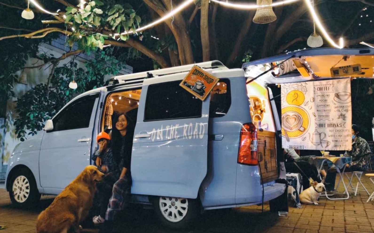 开着五菱面包改的咖啡车,行走于不同地方生活的90后猫女