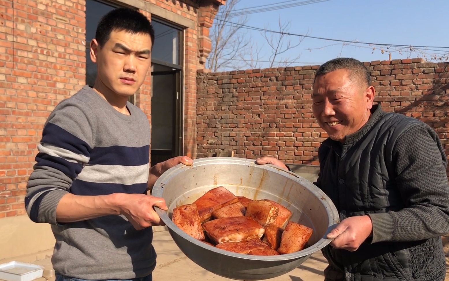 买了12斤猪肉做梅菜扣肉,一盆子就出了13碗,100多块没白花