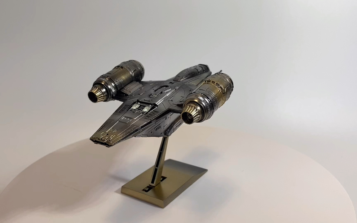 【洋洋测评拼装模型番外篇22】万代拼装模型剃刀冠号喷涂成品简单欣赏