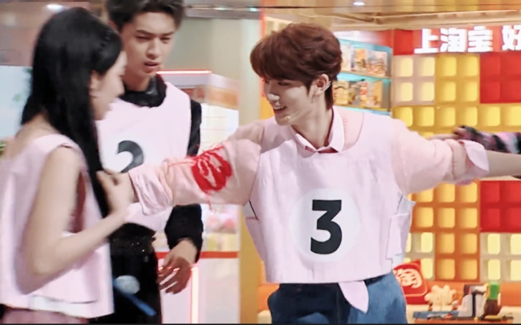 好甜～哥哥一把圈住妹妹～妹妹御盾保护哥哥!【丁程鑫&邓恩熙】