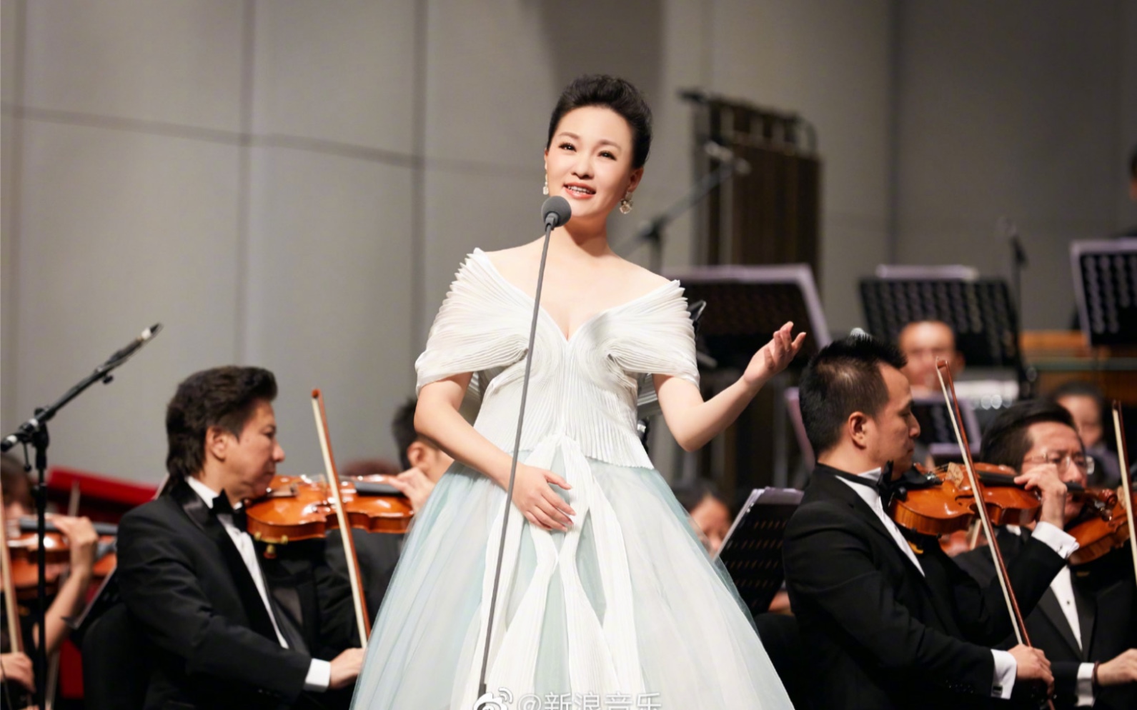 【雷佳】广州音乐会现场演唱《父老乡亲》2019