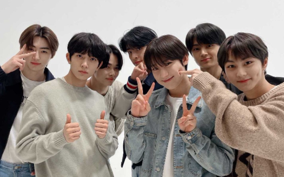 enhypen | 给少爷们也来一个!练习室舞台转场挑战 劲舞团有点东西啊_