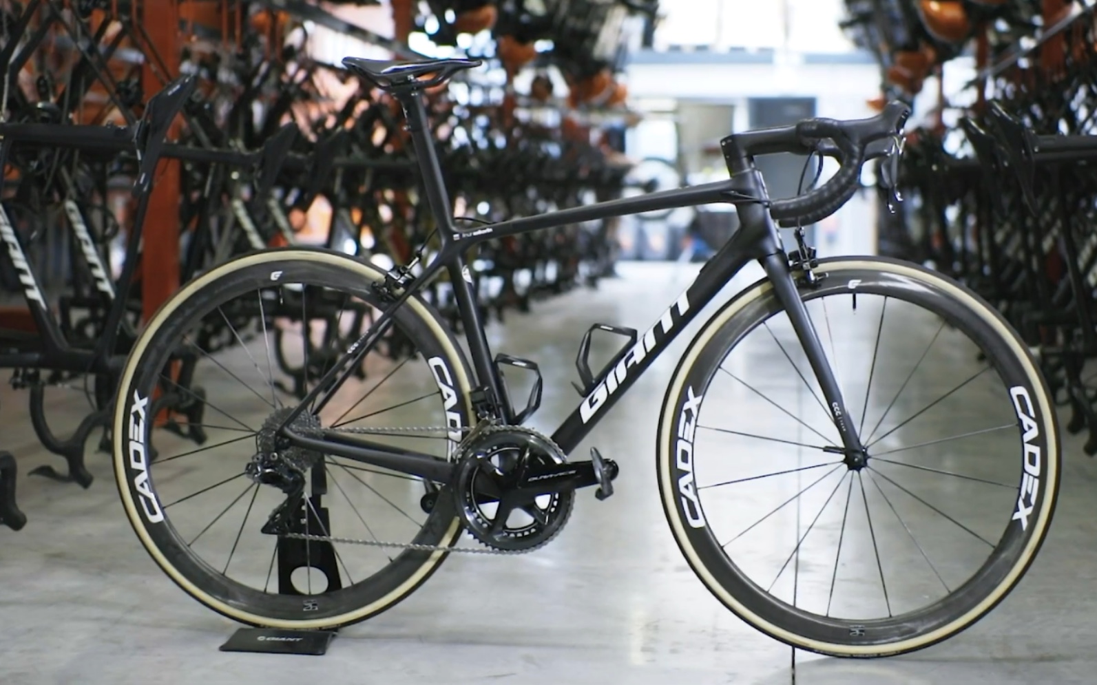 road bike-giant tcr advanced sl ccc车队版 21款 公路车装车视频