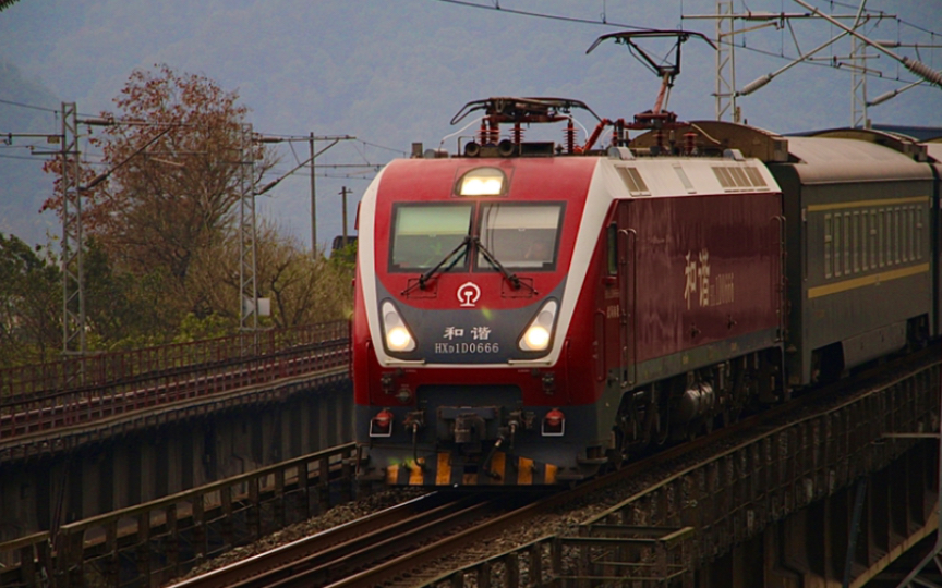 活动作品中国铁路襄渝线武局南段hxd1d0666牵引z95套k95269527襄渝线