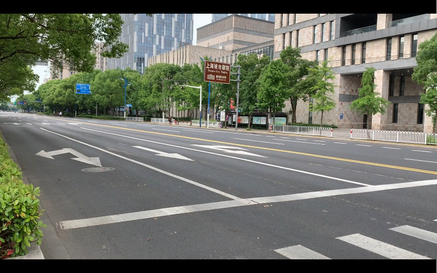 早上8,9点的上海街头