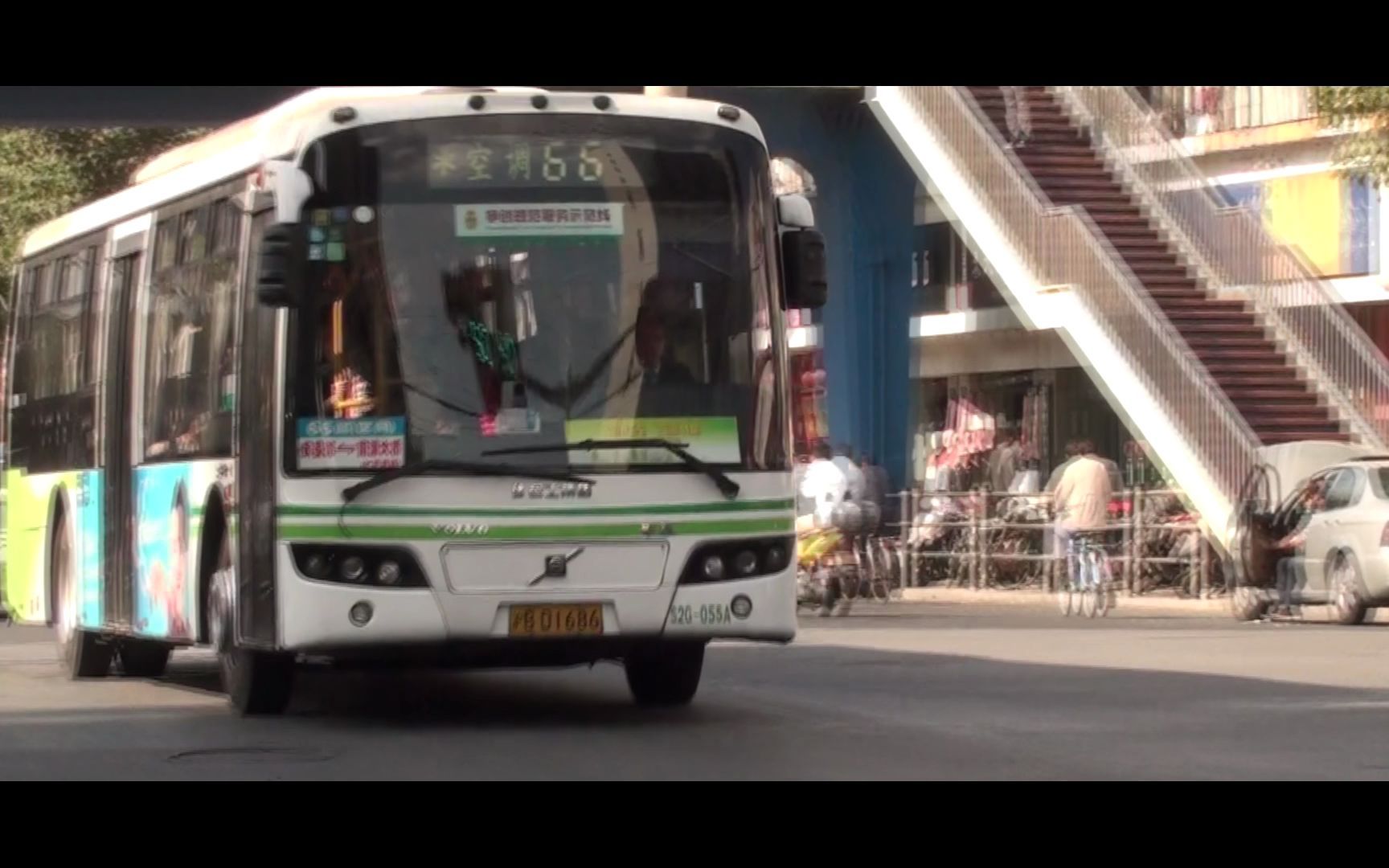 上海66路公交车图片