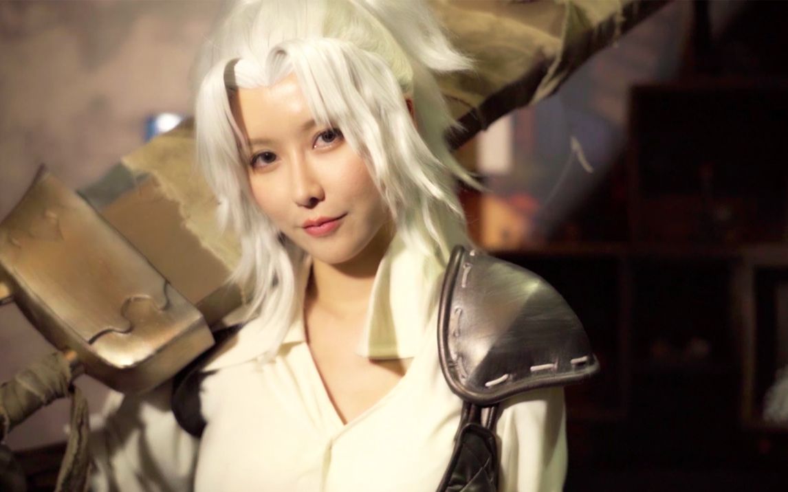 吃我一招旋风斩!大姐头拉维耶cosplay @板医生