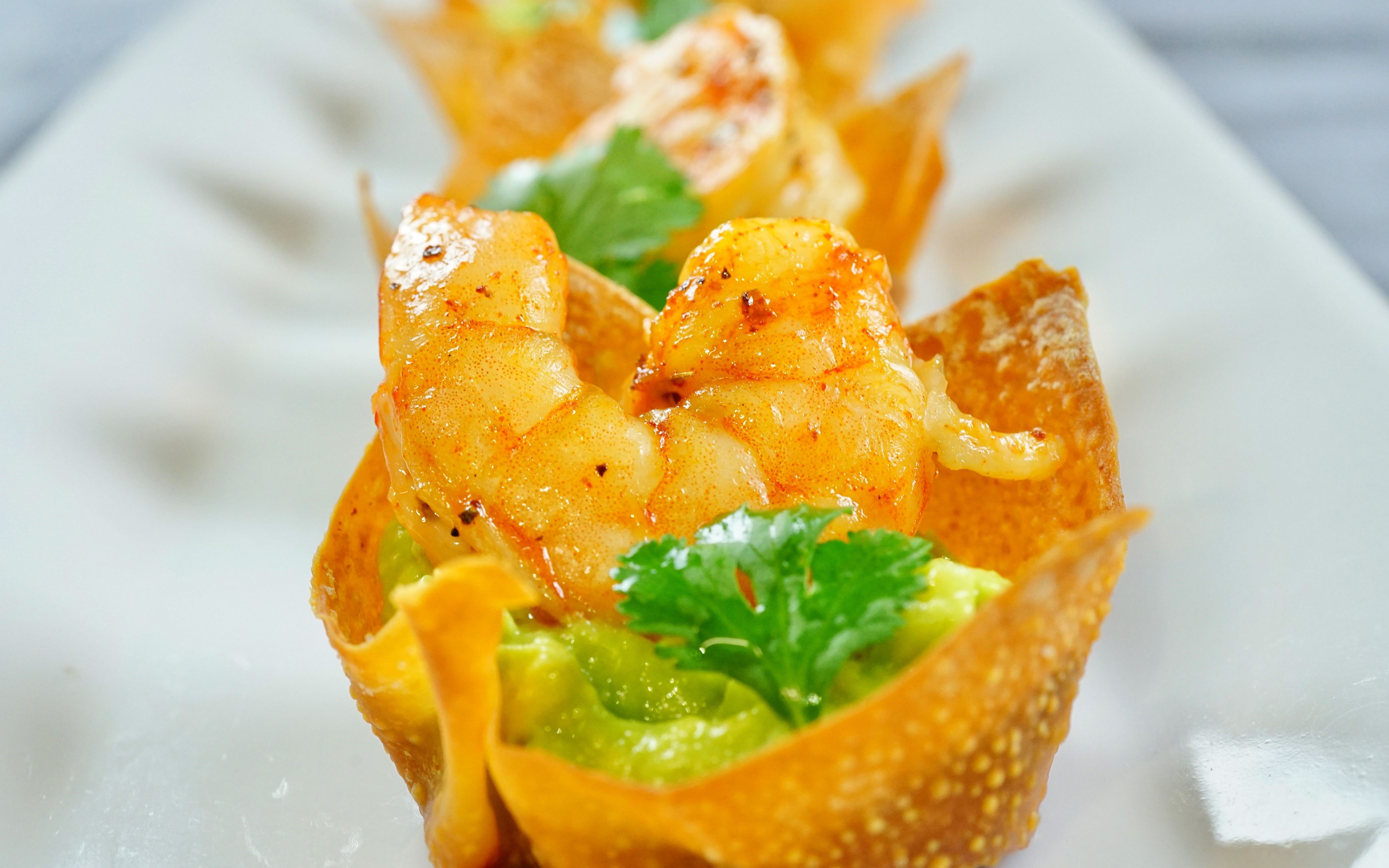 中西合璧的菜式:云吞虾仁牛油果酱塔克