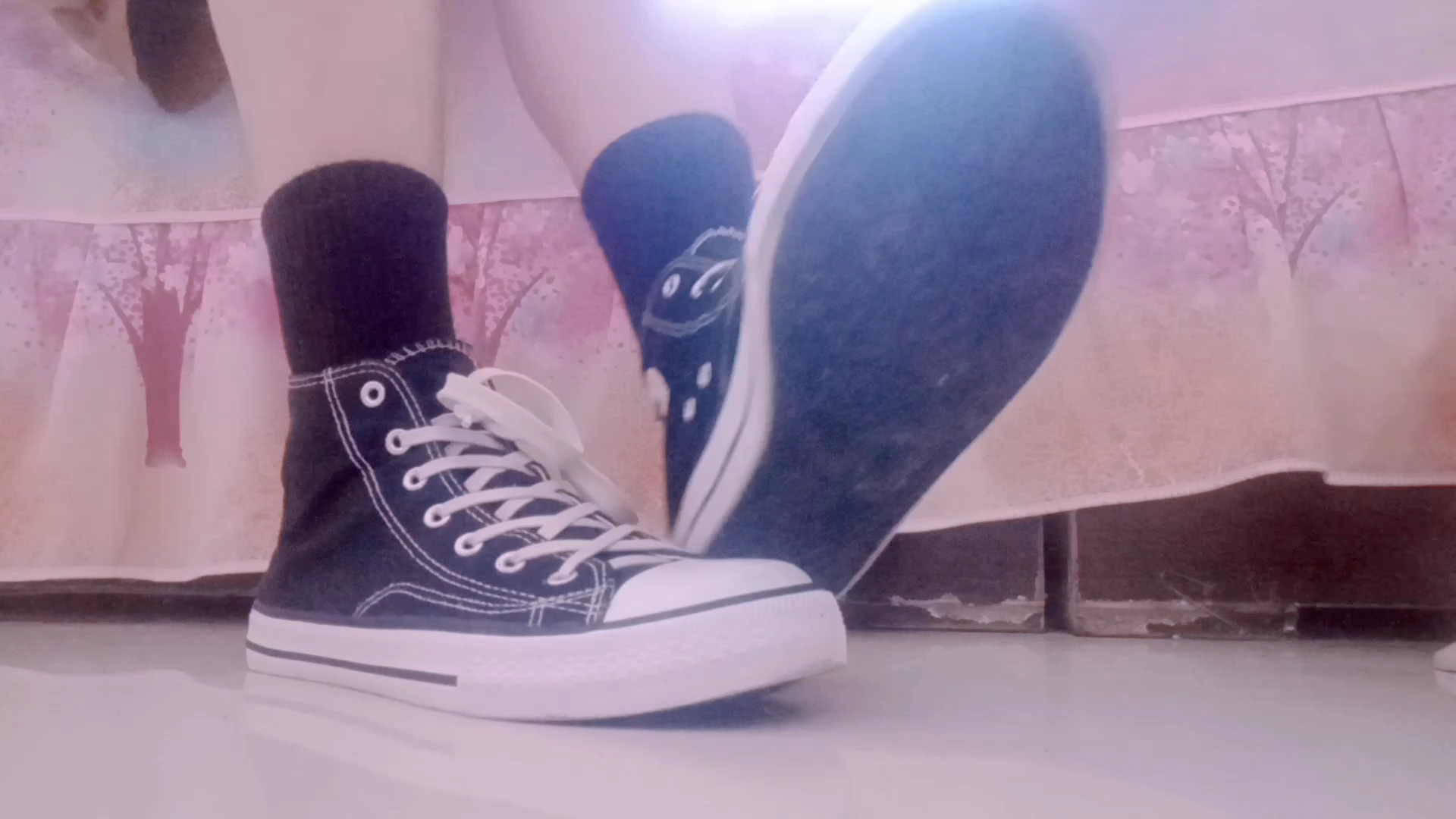 是否每个人穿帆布鞋都会好看的呢,到底是鞋子好看还是袜子好看呢