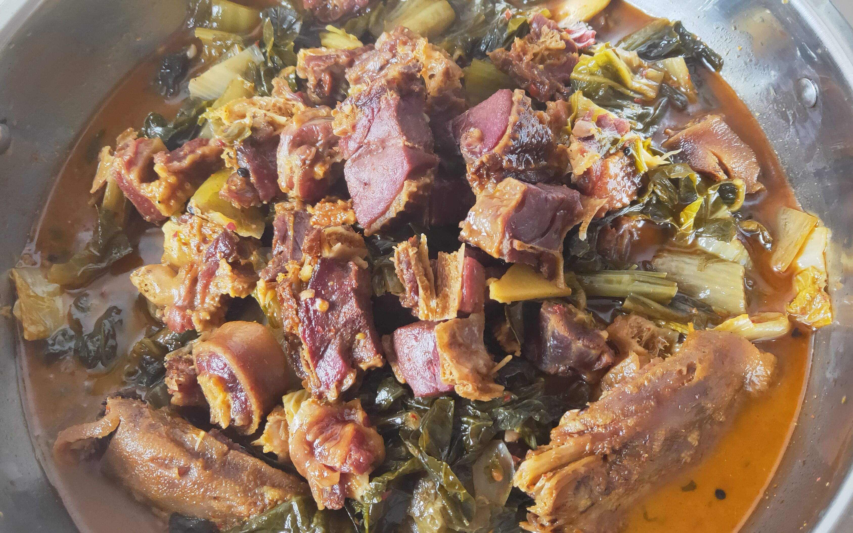 酸菜炖大鹅,自己在家做,色香味俱全,让人垂涎三尺,吃了还想吃