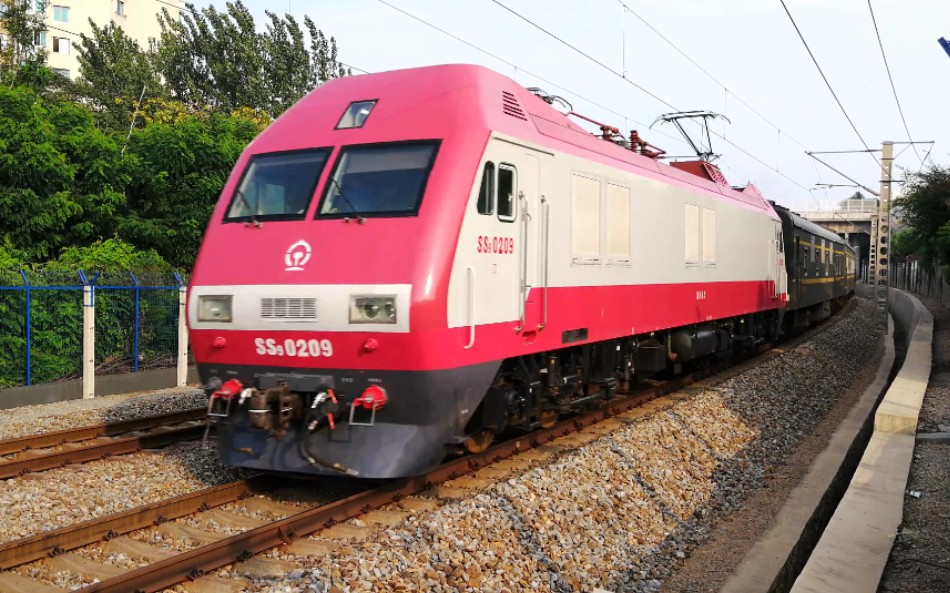 沈局沈段ss9g0209牵引k929大连—佳木斯通过大连绿波桥.