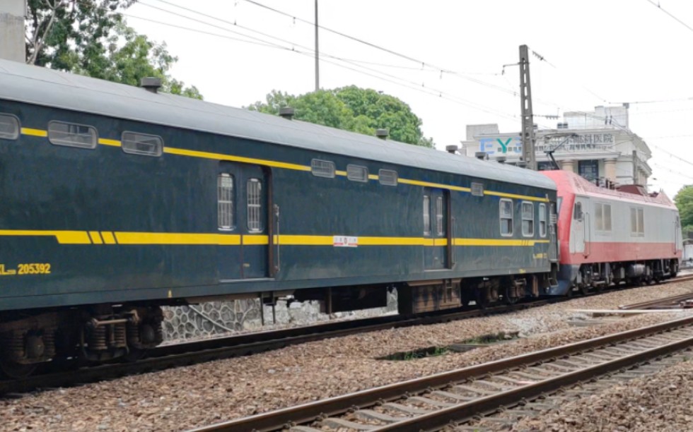 广州局集团有限公司广州机务段ss9g-0093上局杭段25g型客车广州站进站