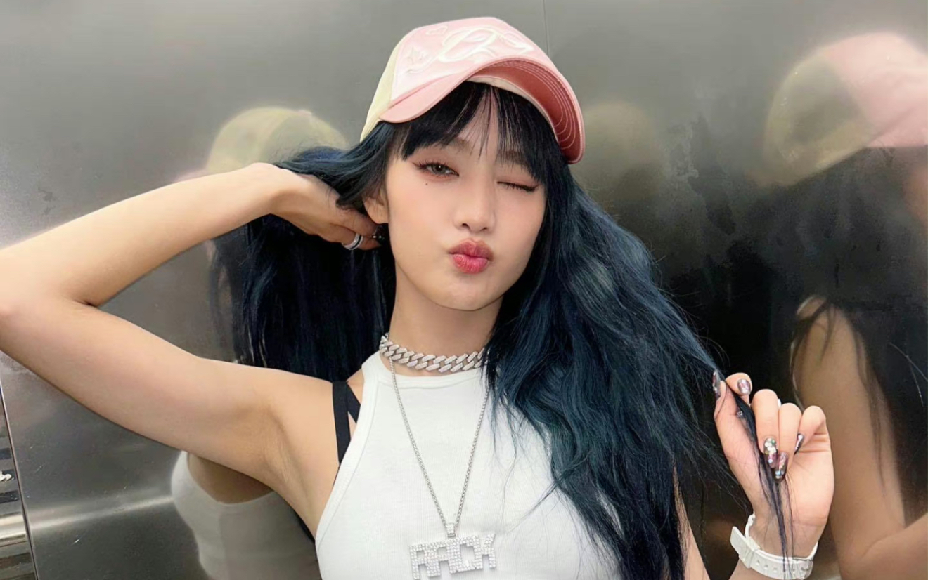 妮泰辣!minnie ins更新鸭舌帽美照.