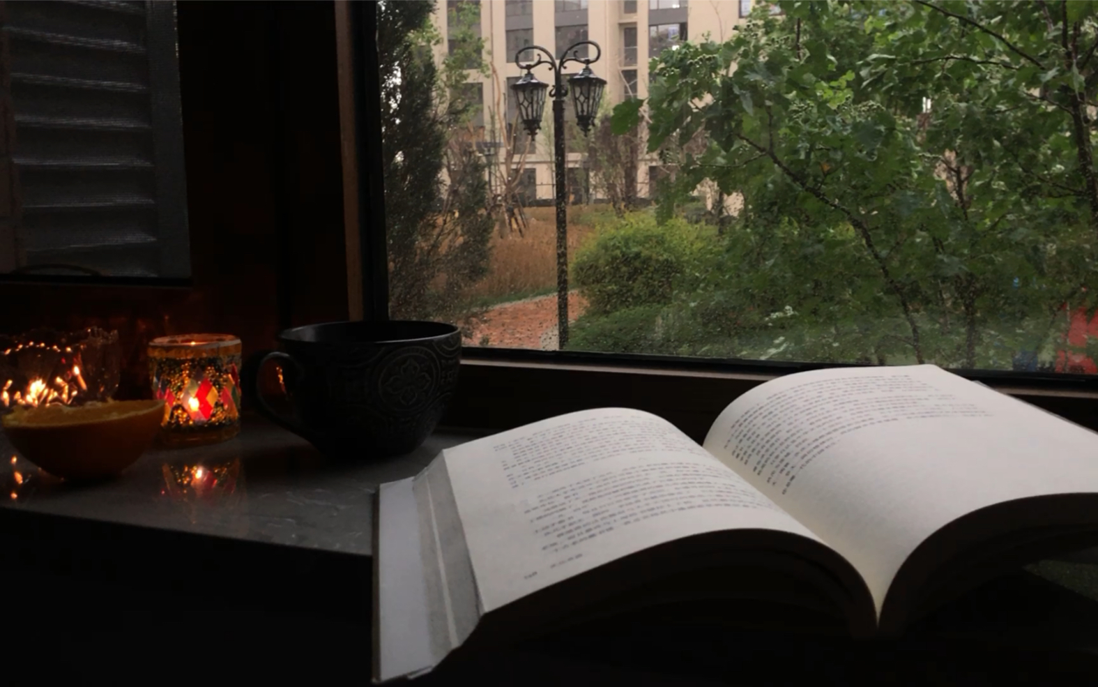 雨天,听听音乐 看看书