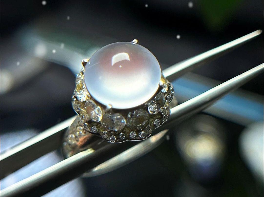 玻璃种翡翠蛋面·清澈明亮散发着独特的魅力