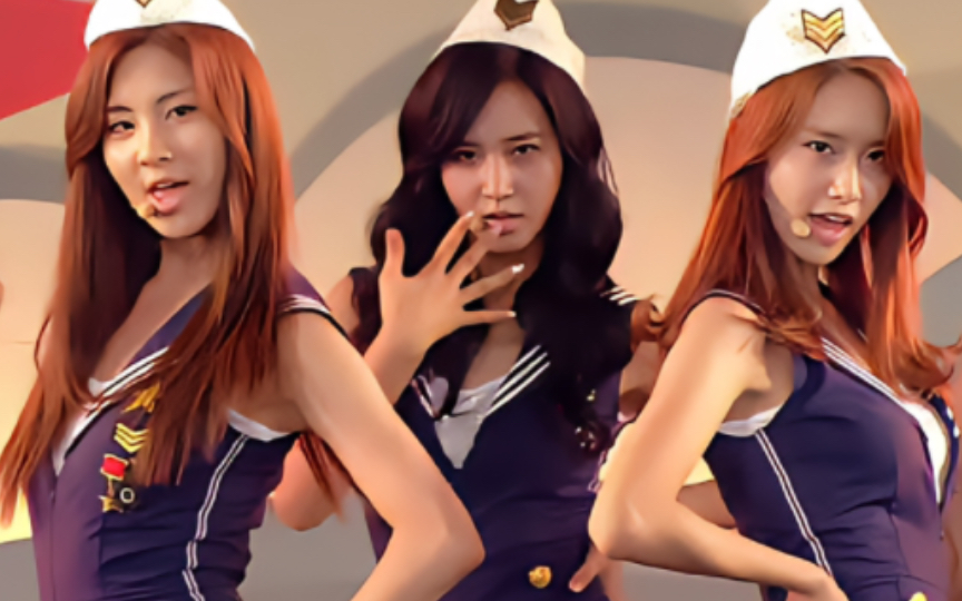 一眼望去 全是大长腿 不愧是少女时代 《genie》海军服现场