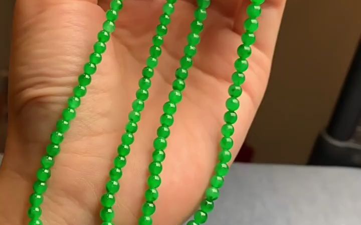 阳绿翡翠珠链