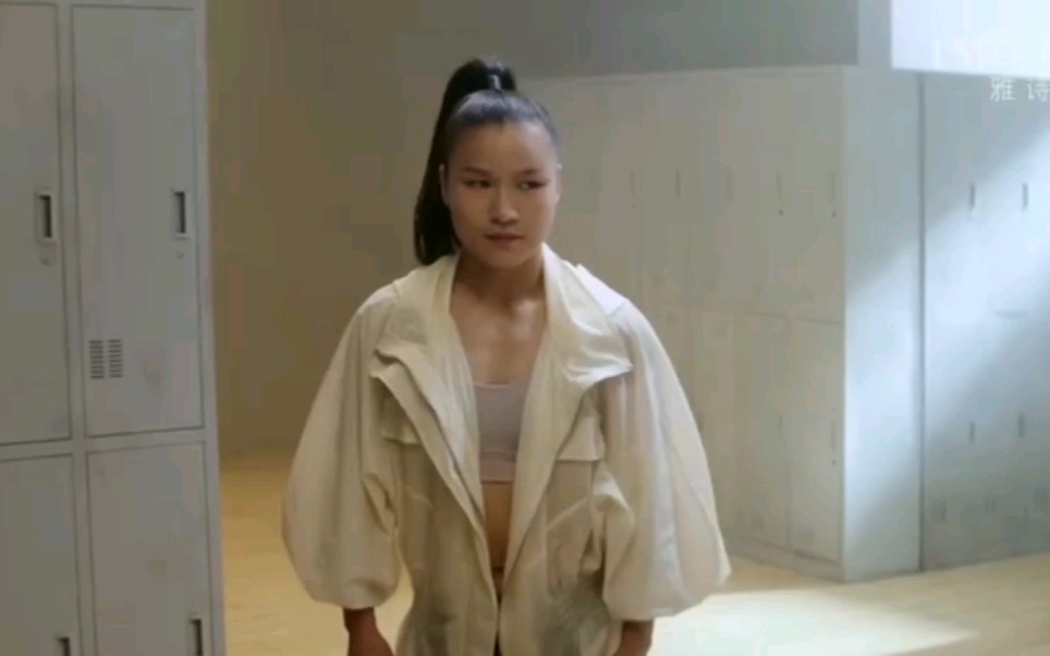 张伟丽为雅诗兰黛拍摄的广告