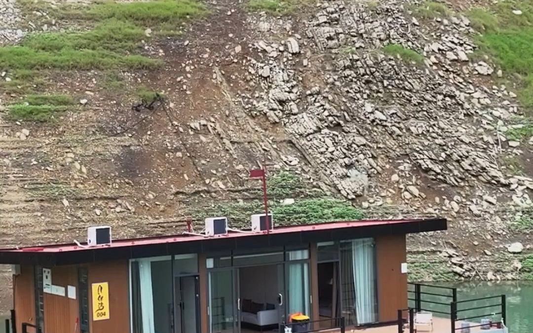 在水上的钓鱼民宿酒店,能玩筏钓路亚跟台钓
