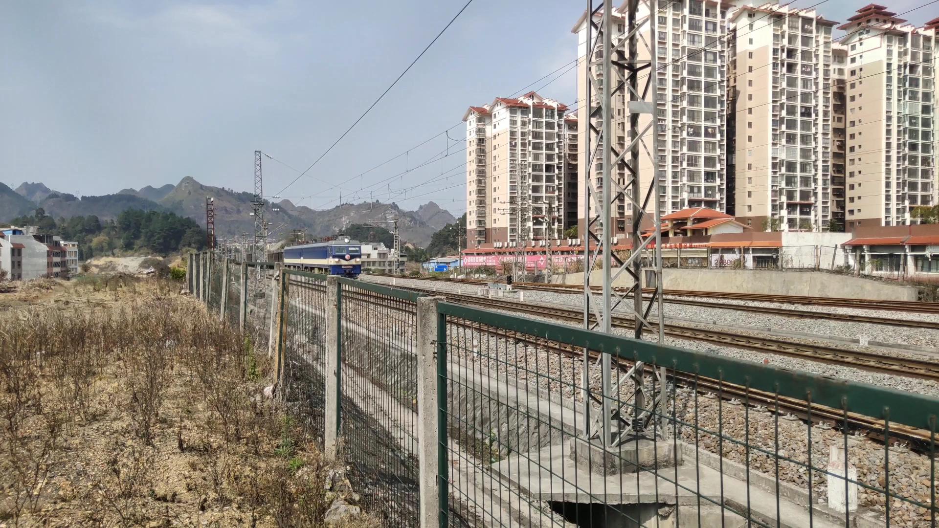 韶山3b南丹站两道通过