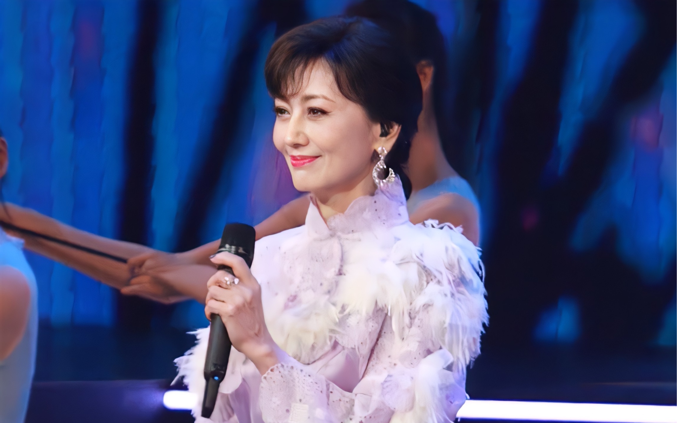 【音乐会上的赵雅芝】超可爱的芝姐!