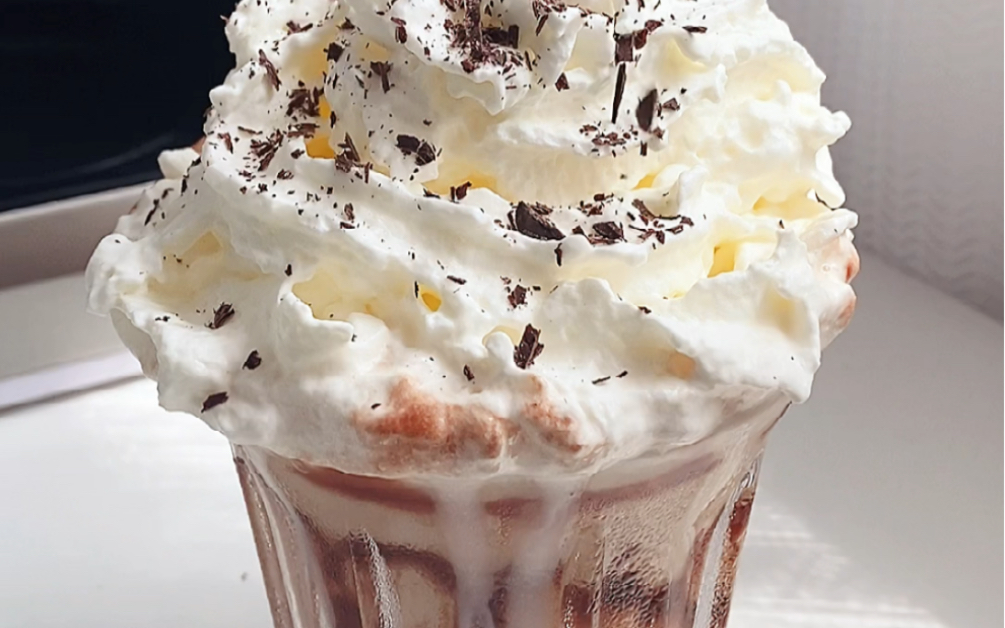 dailydrink巧克力雪顶拿铁宅家补充咖啡因