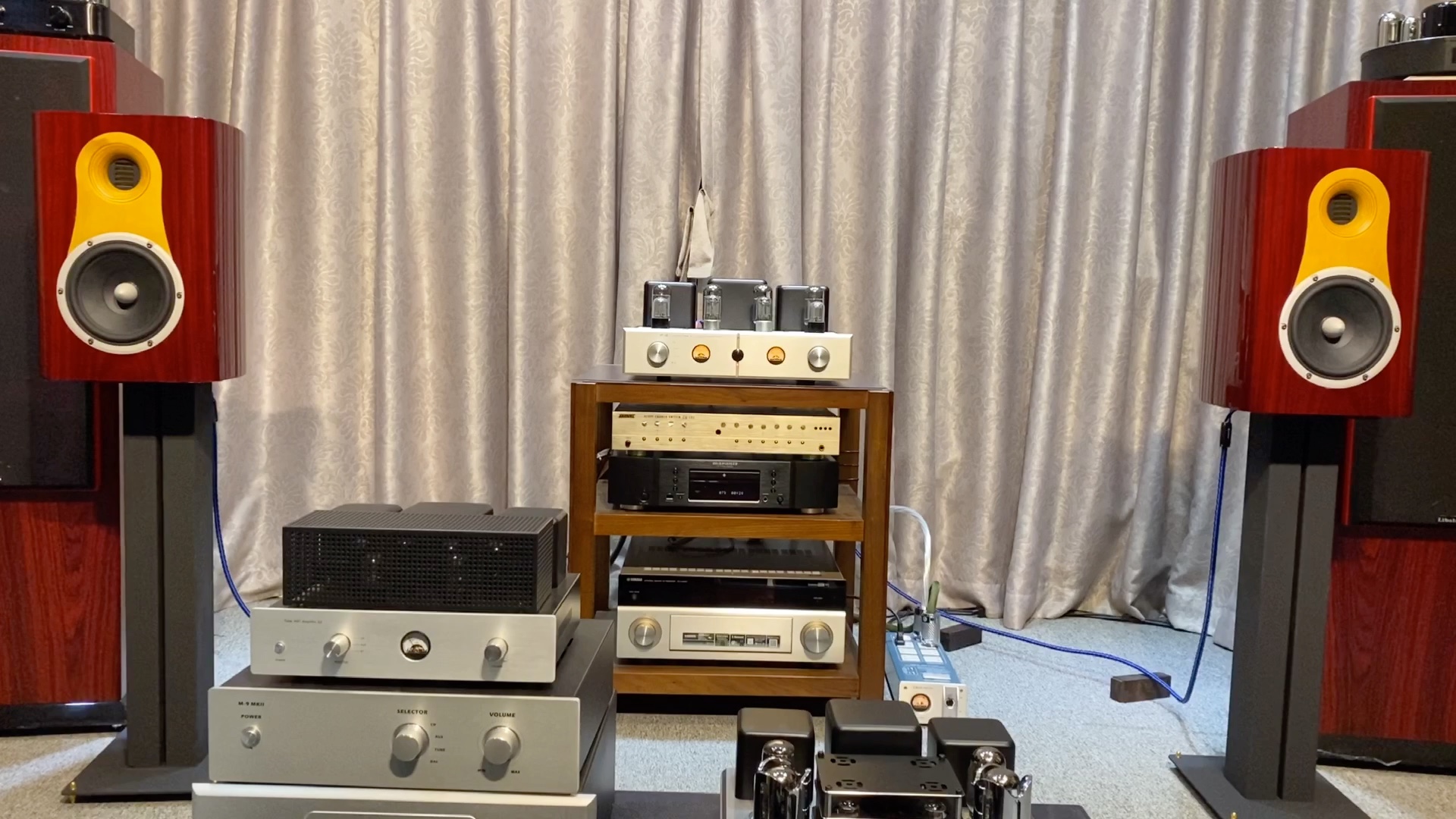 6l6电子管推挽功放搭配6.5寸木皮钢琴漆带式高音书架箱,声音很好哦