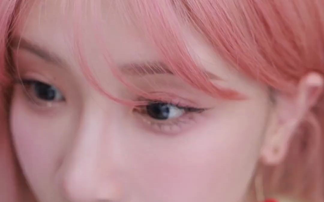 重新认识一下,我是九年美妆博主小猪姐姐