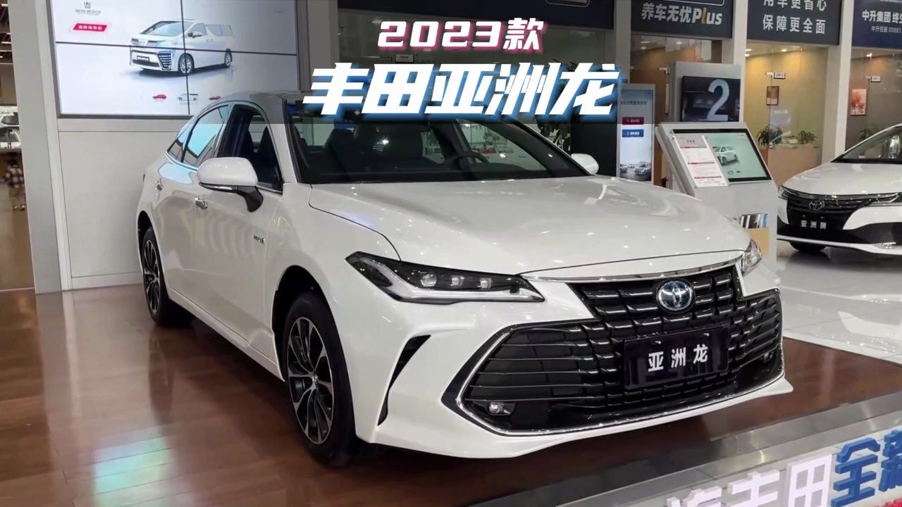 车长近5米,标配10气囊,2023款丰田亚洲龙落地价参考