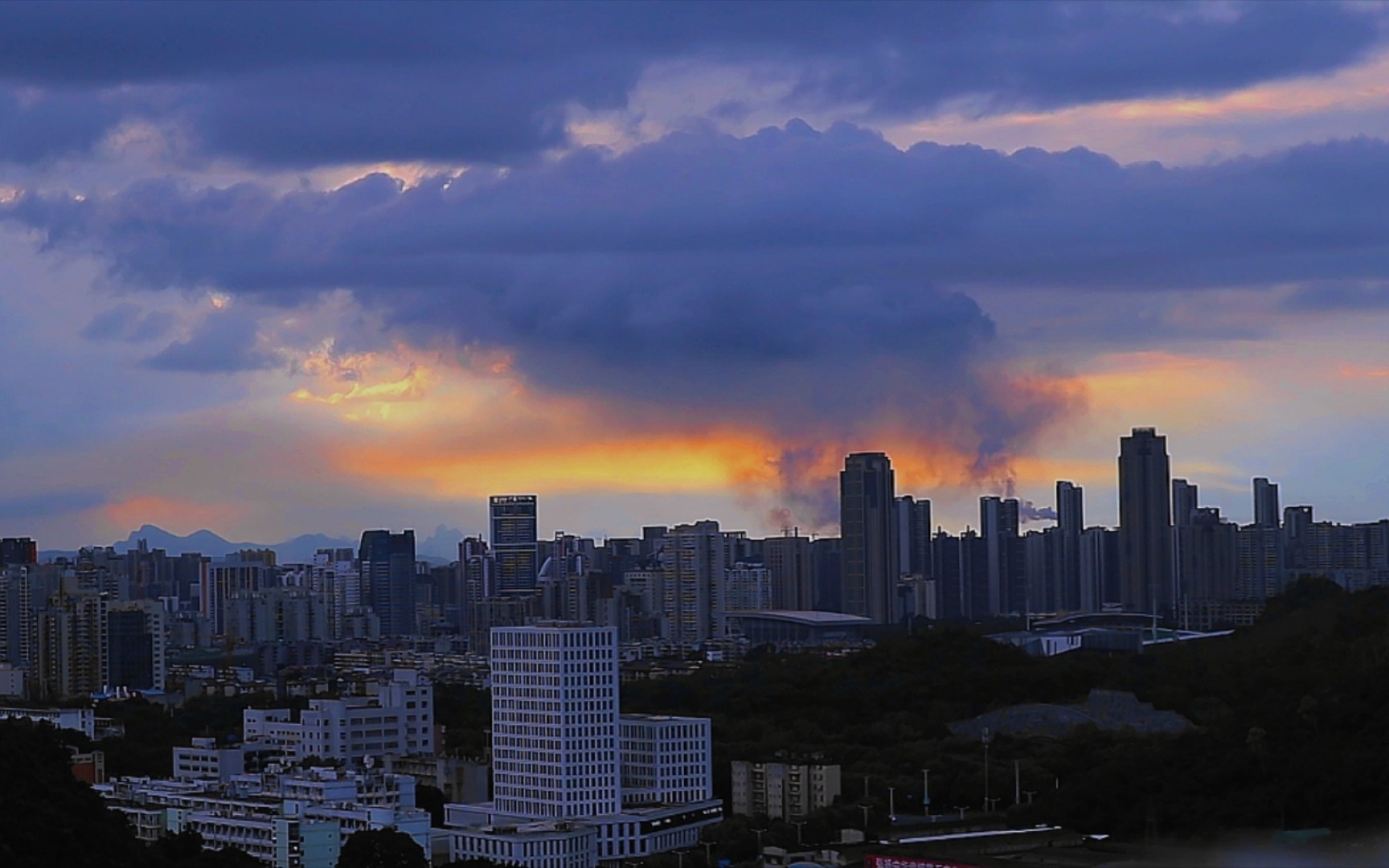 [图]风雨来临之前的宁静——柳州📸