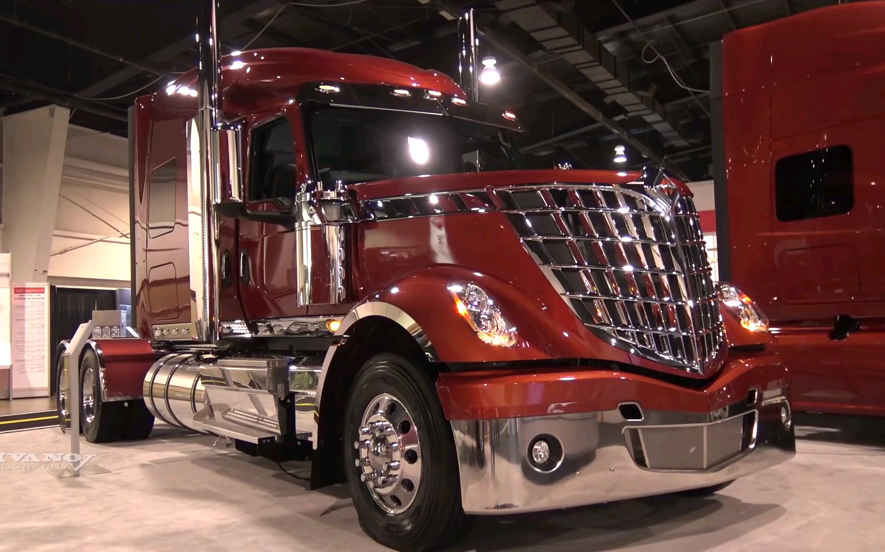 豪华卡车2019款万国long star静态欣赏