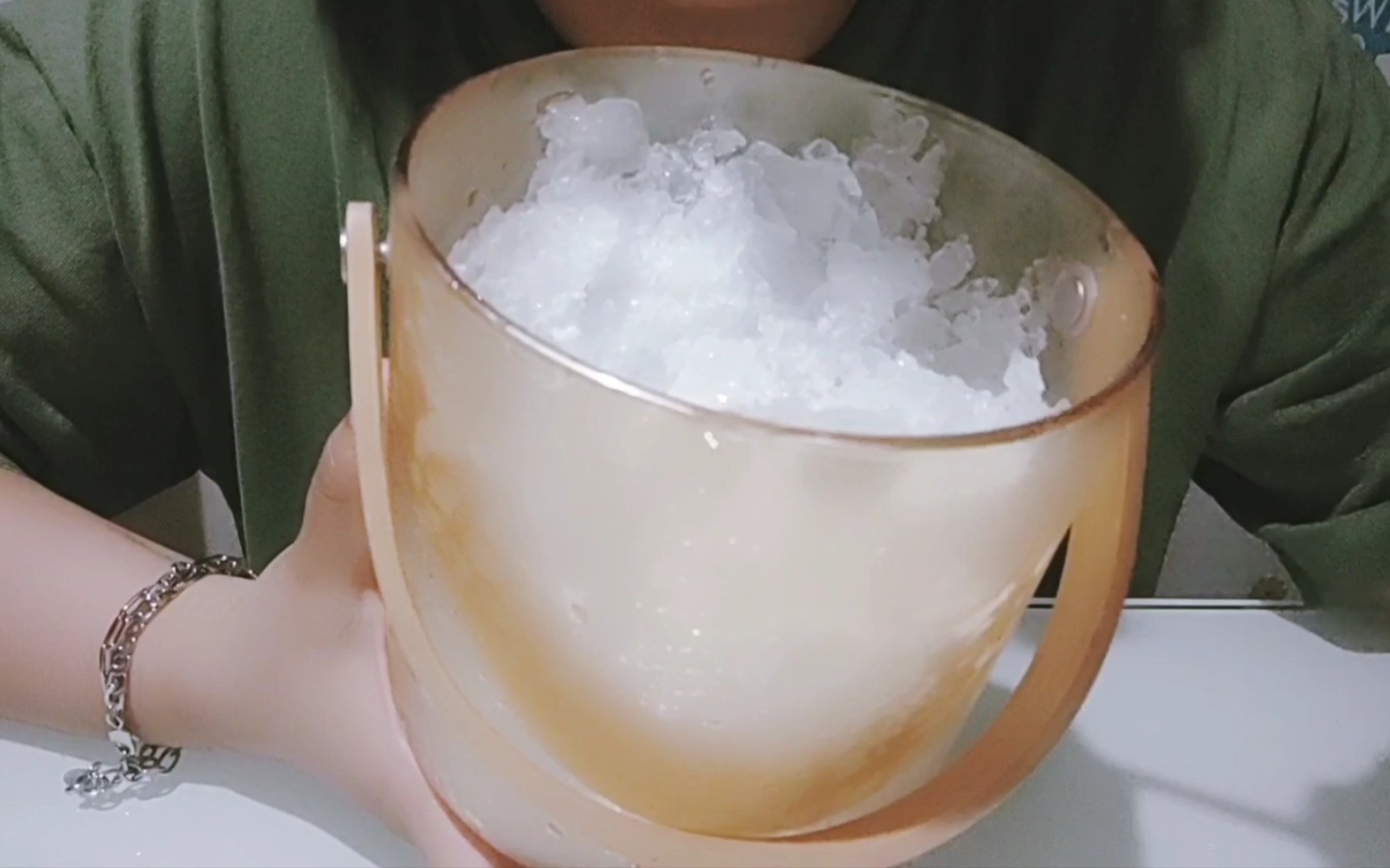 活动  一桶纯冰颗粒大米饭 哈哈 当然没吃完啦95晚安呀98