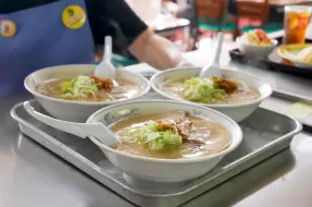 Скачать видео: 【日本美食】当地有人气的馄饨面，永远不变的小时候的馄饨面味道