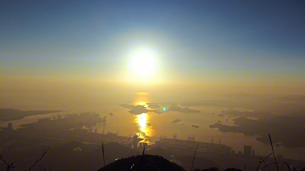 夜爬梧桐山看日出美景