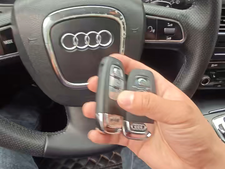 奥迪q5钥匙全丢重新匹配两把智能钥匙搞定