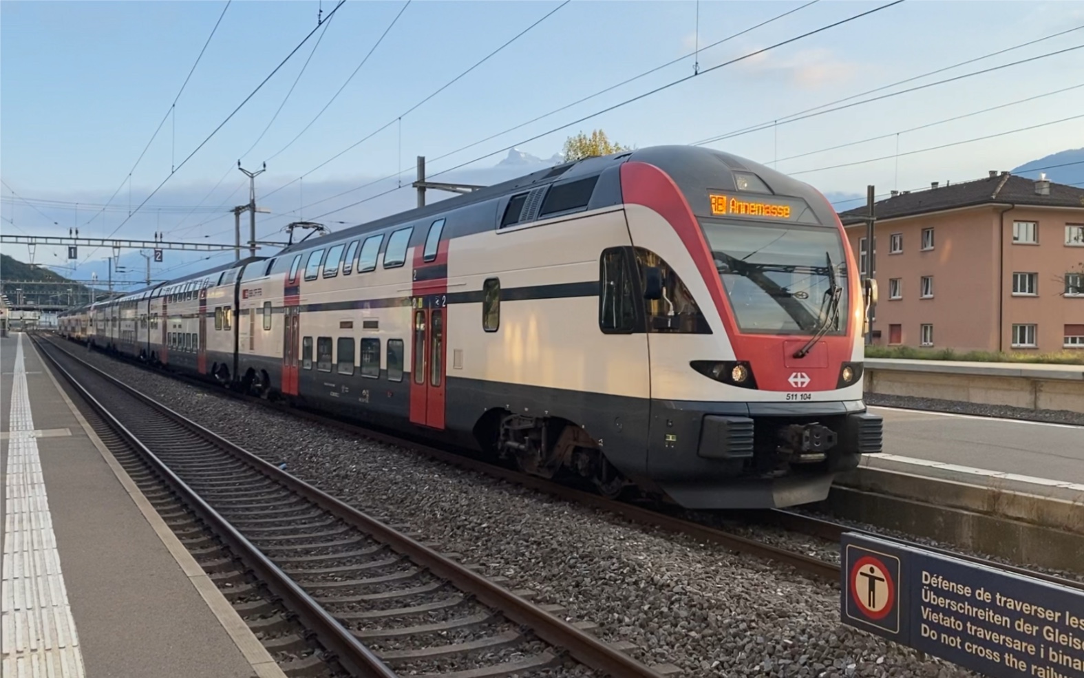 瑞士联邦铁路rabe511双层动车组4 4重联编组re线annemasse方向列车