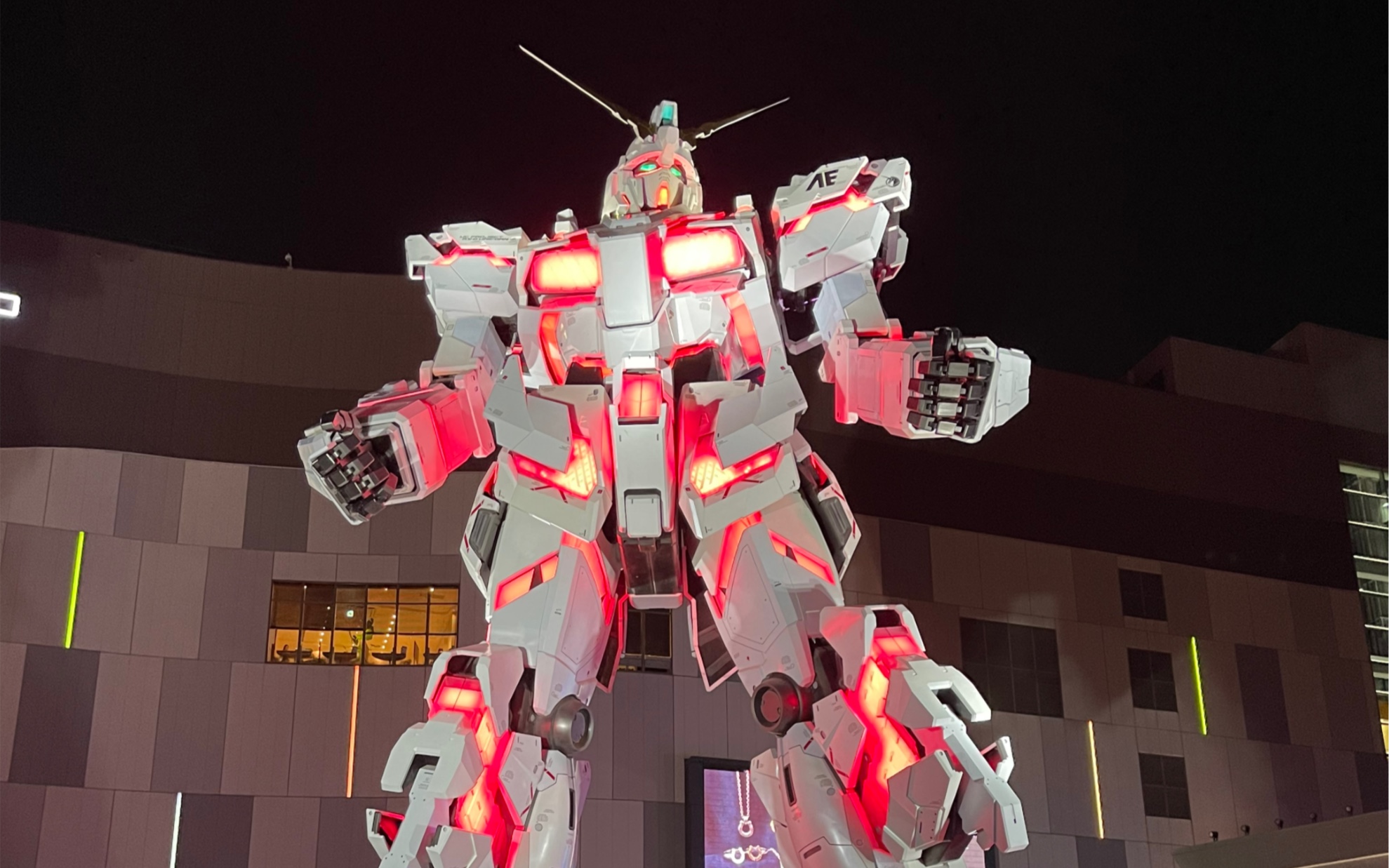 日本台场高达基地夜晚高达表演