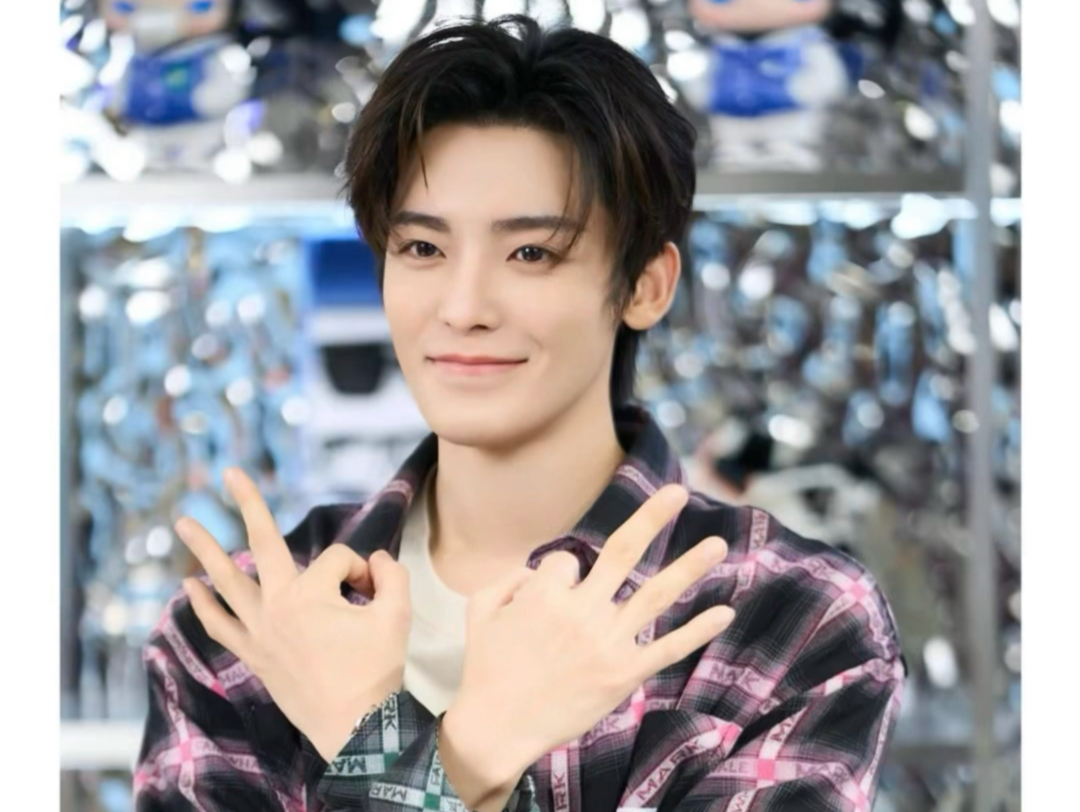 【侯明昊】来自小猫哥的拍照pose指导—数字篇