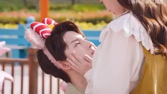 女孩本想给闺蜜助攻，没想到把自己搭进去了